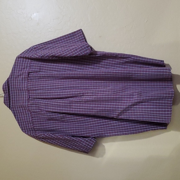Mens lightweight button up shirt. - Picture 2 of 4